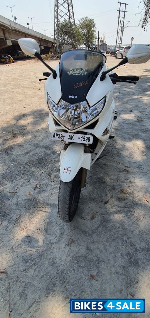 Pearl White Hero Karizma ZMR