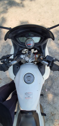 Pearl White Hero Karizma ZMR