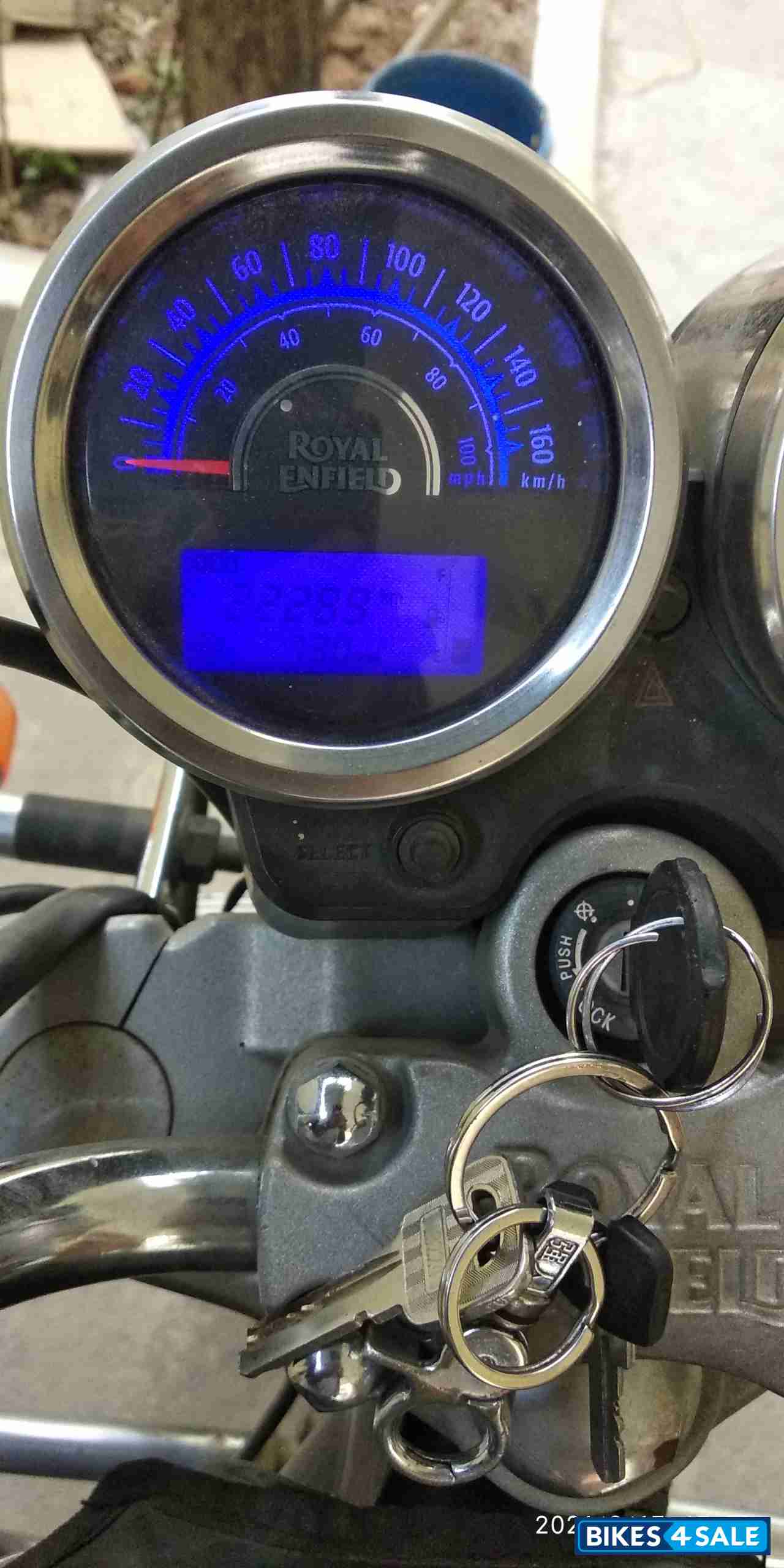 Lightning Royal Enfield Thunderbird 350 Lightning Royal Enfield Thunderbird 350