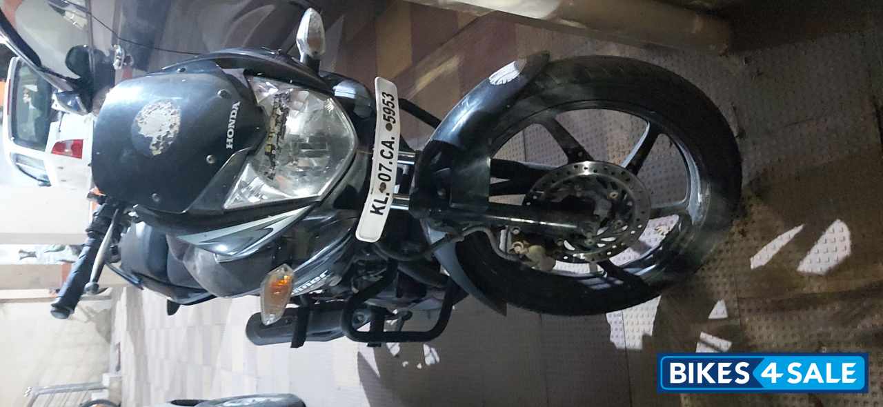 Black Honda CBF Stunner