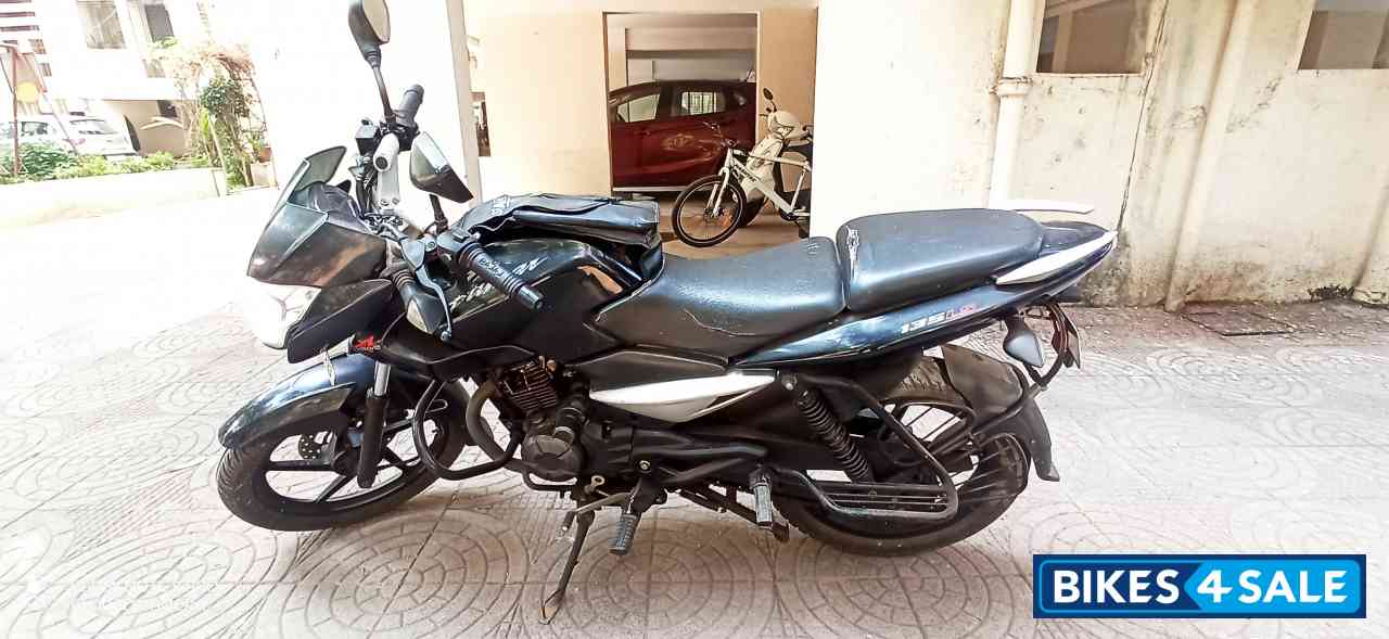 Midnight Black Bajaj Pulsar 135LS