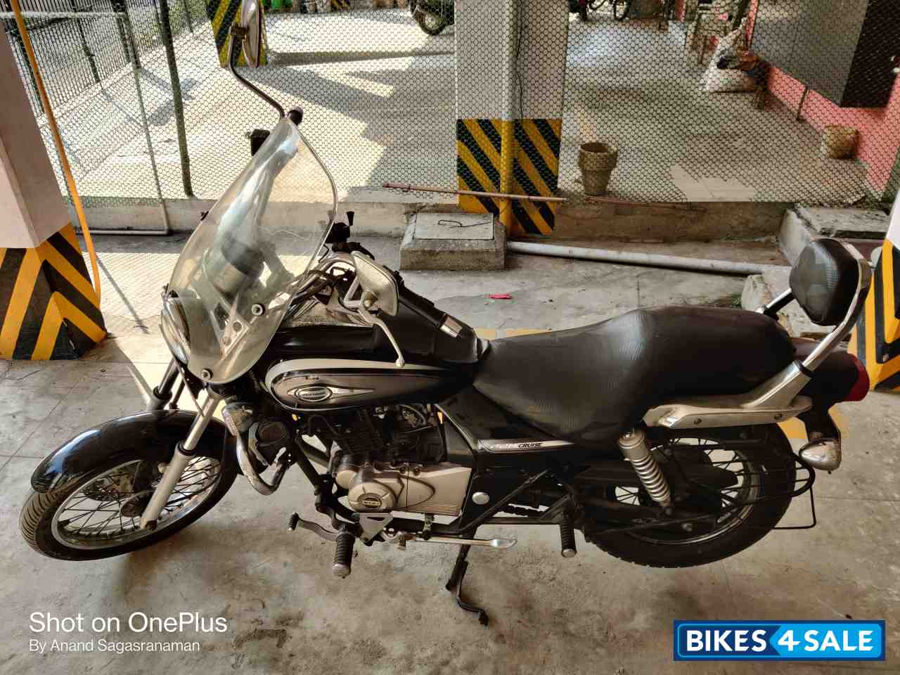 Black Bajaj Avenger Cruise 220