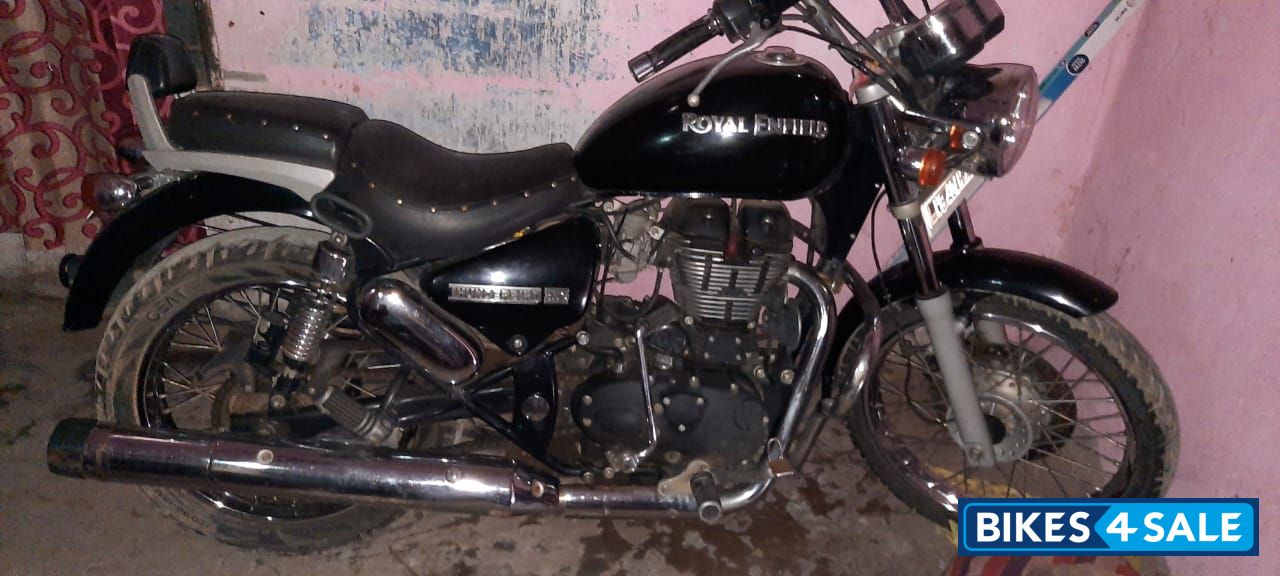 Glossy Black Royal Enfield Thunderbird 350