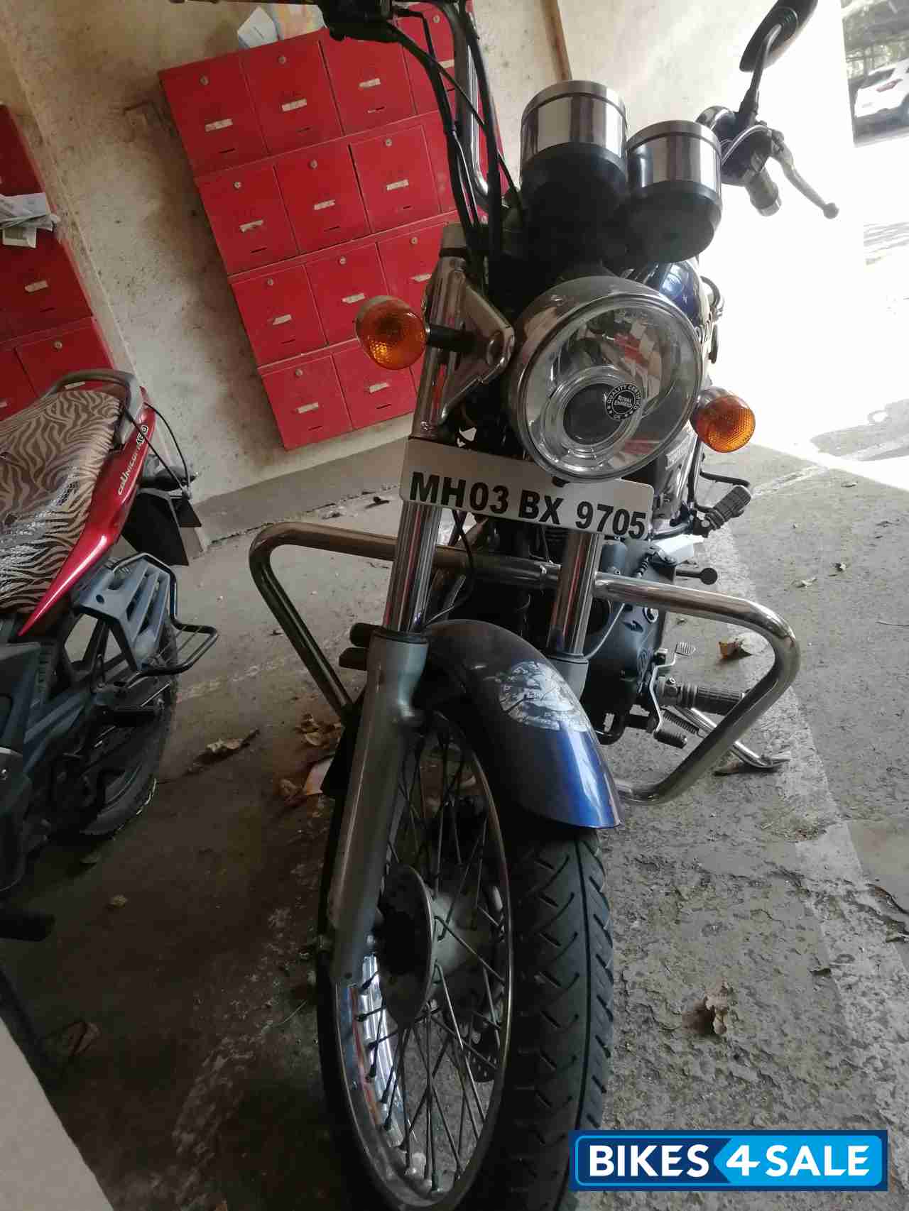 Blue Royal Enfield Thunderbird 350 Blue Royal Enfield Thunderbird 350
