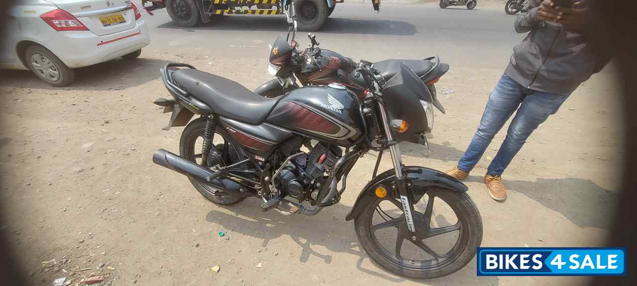 Black Honda CB Hornet 160R