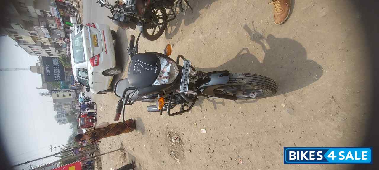 Black Honda CB Hornet 160R