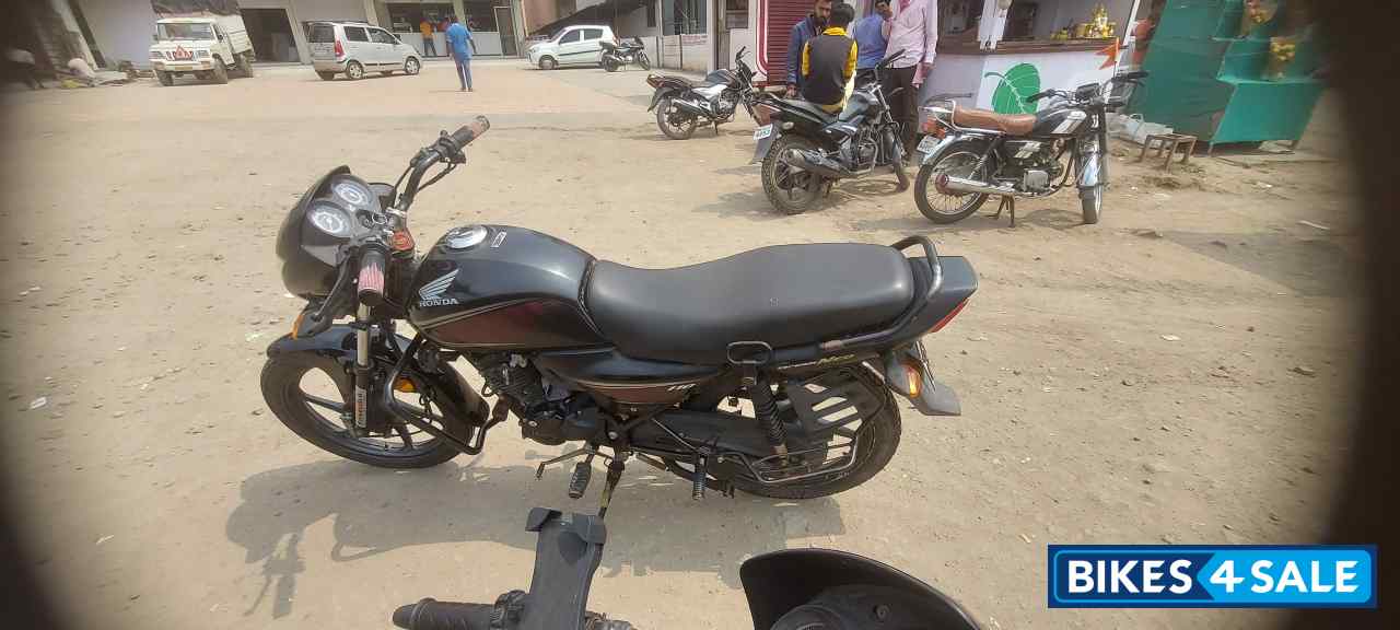 Black Honda CB Hornet 160R