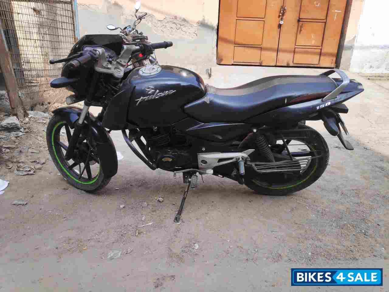 Black Bajaj Pulsar 150 DTSi