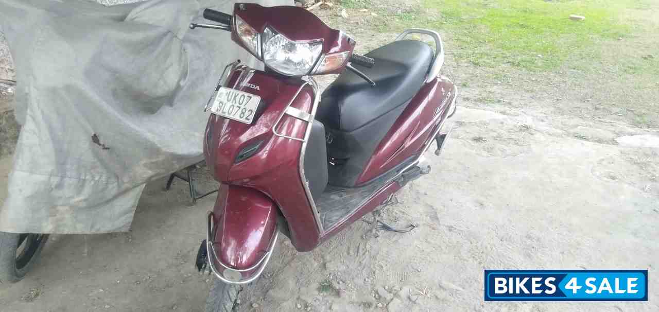 Mehroon Honda Activa