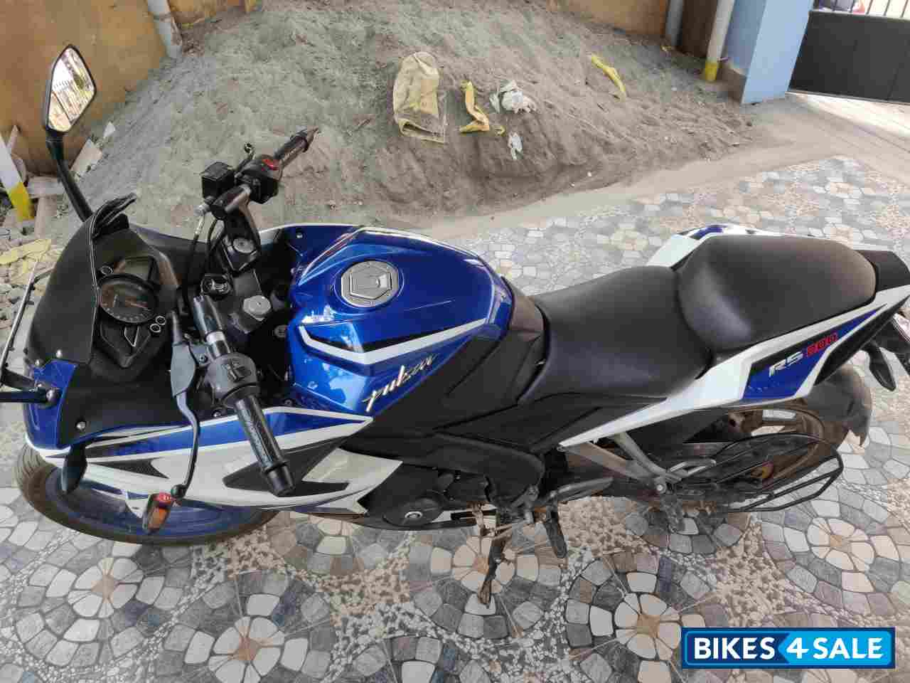 Bajaj Pulsar RS 200 ABS