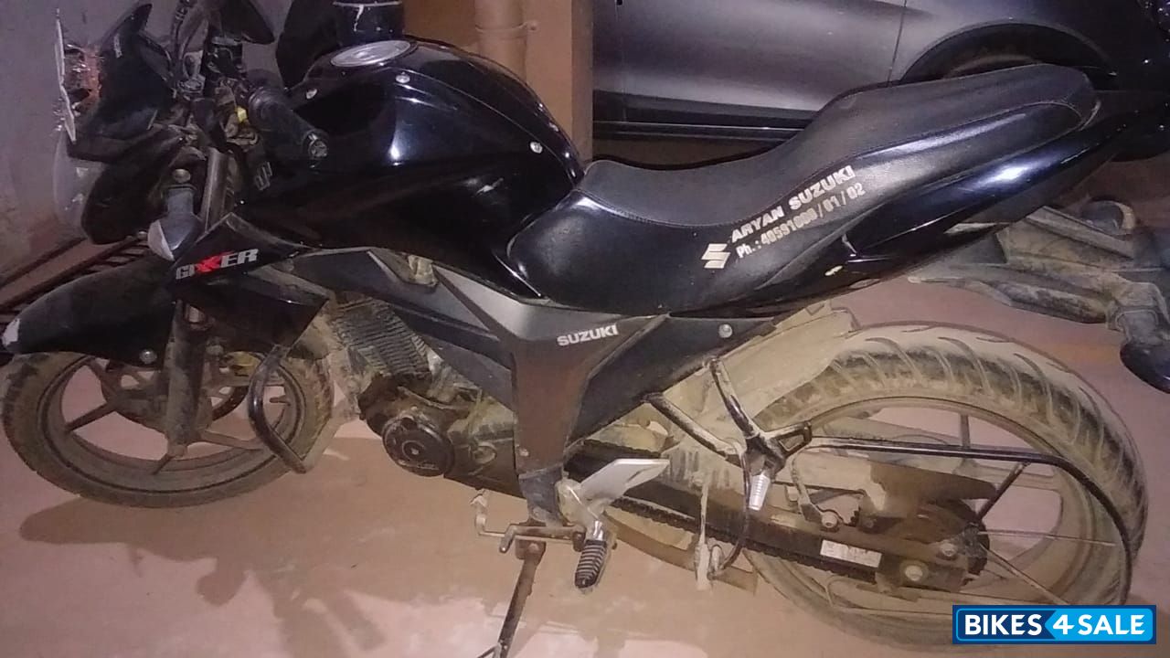Black Suzuki Gixxer 150
