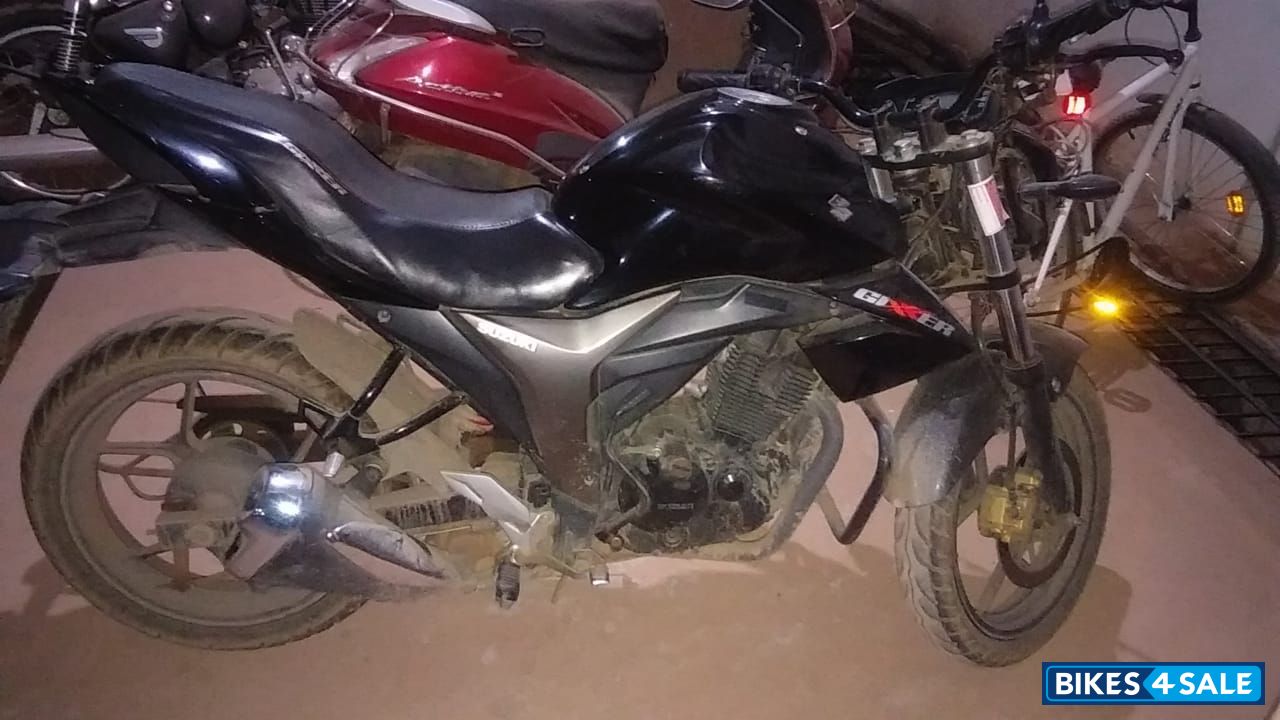 Black Suzuki Gixxer 150