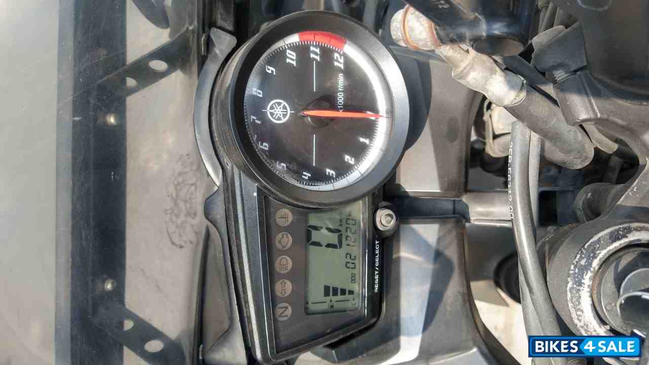 Black Yamaha YZF R15 V2