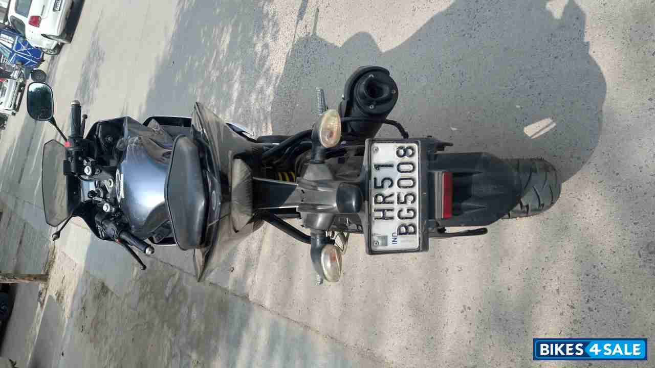 Black Yamaha YZF R15 V2