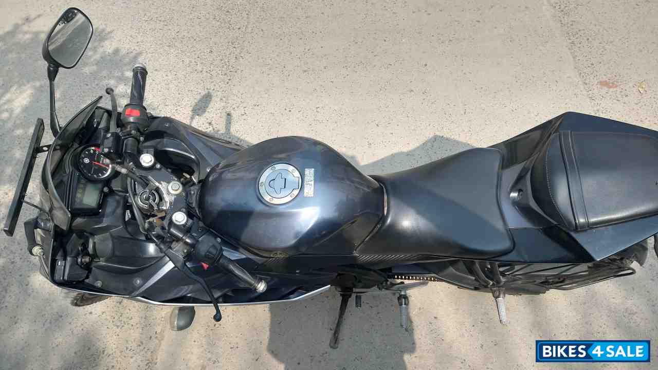 Black Yamaha YZF R15 V2