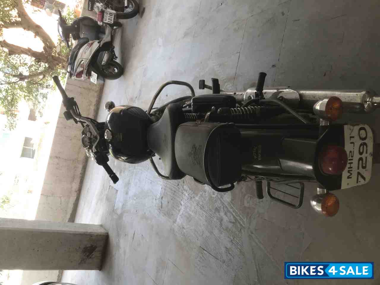 Black Royal Enfield Classic 500