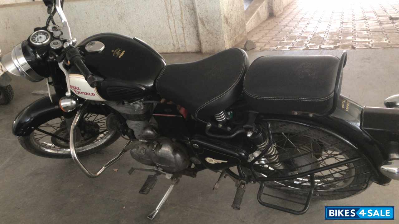Black Royal Enfield Classic 500