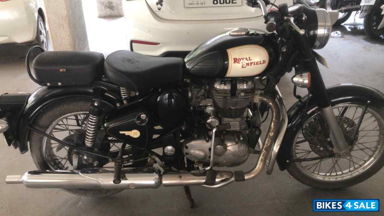 Black Royal Enfield Classic 500