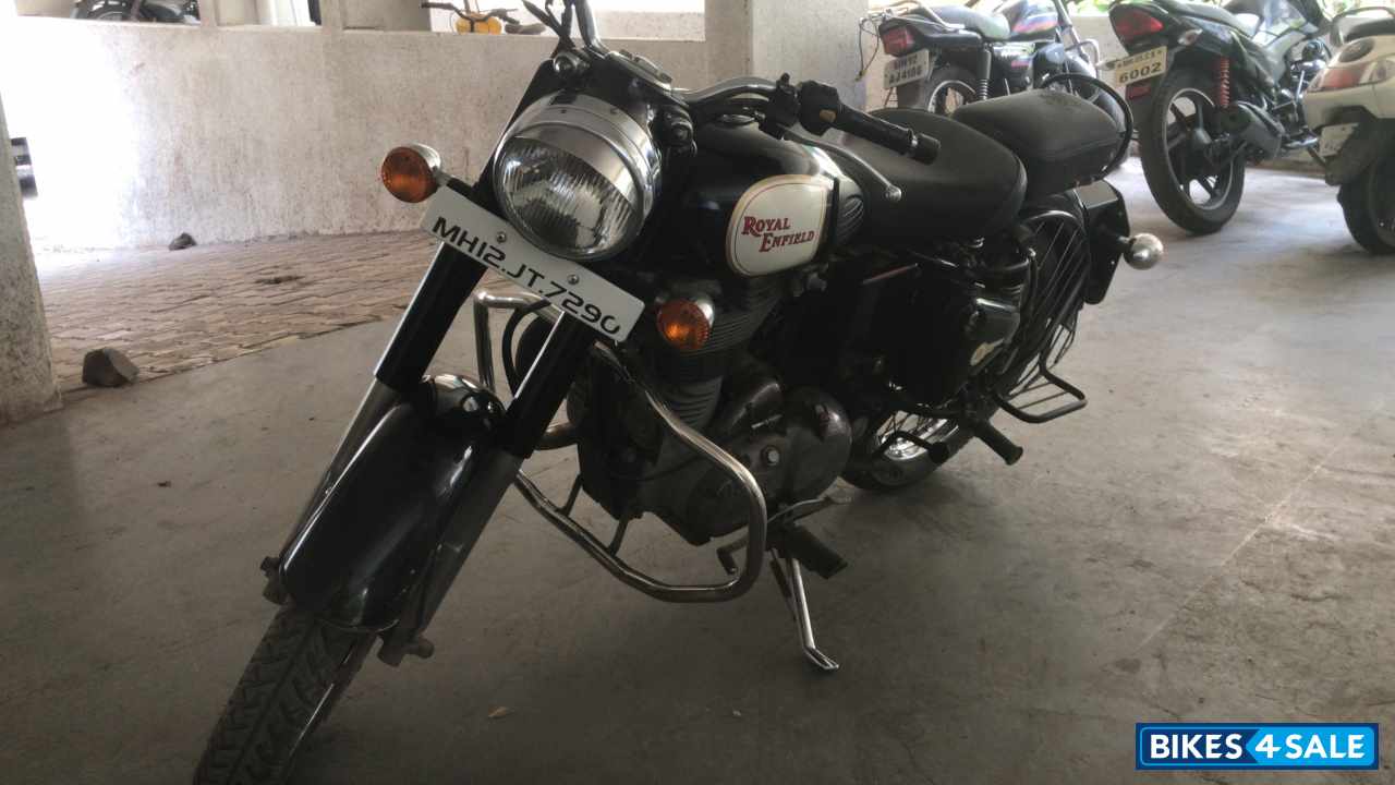 Black Royal Enfield Classic 500