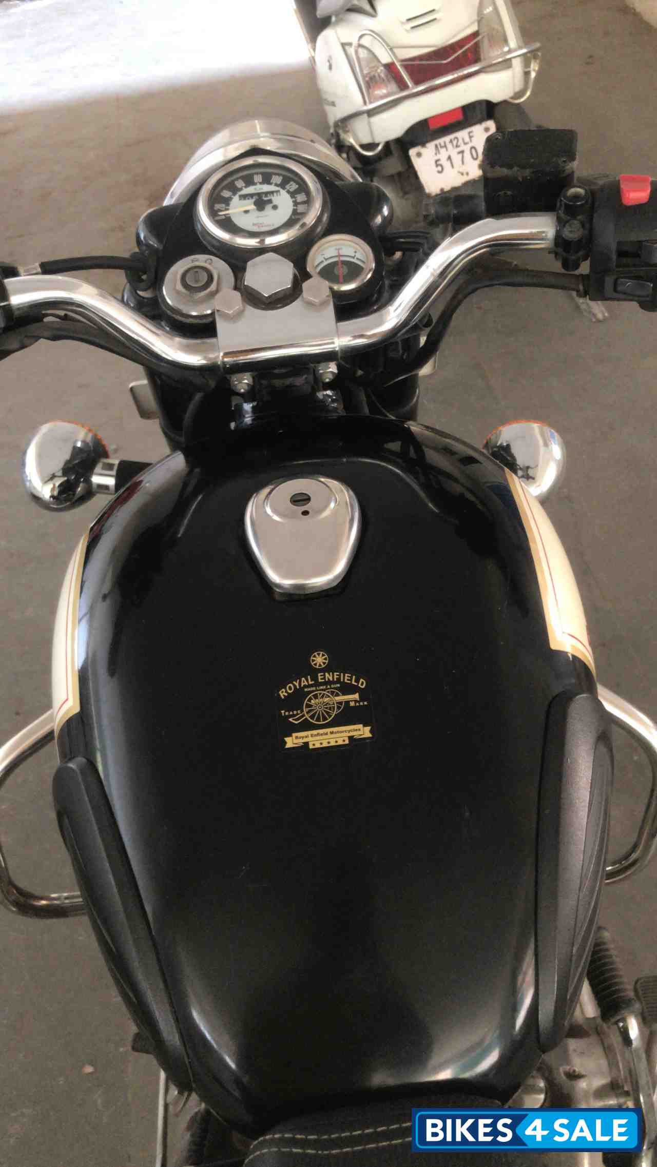 Black Royal Enfield Classic 500