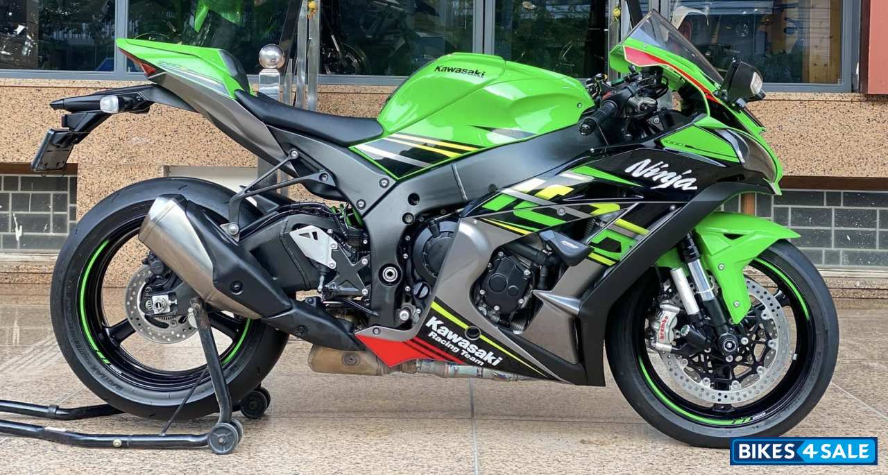 Used 2019 model Kawasaki Ninja ZX10R for sale in New Delhi. ID 320085
