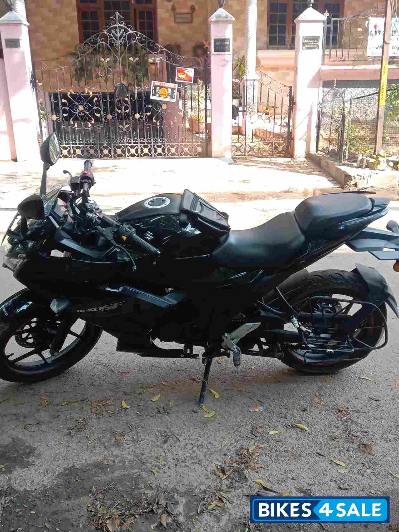 Black Suzuki Gixxer SF BS6