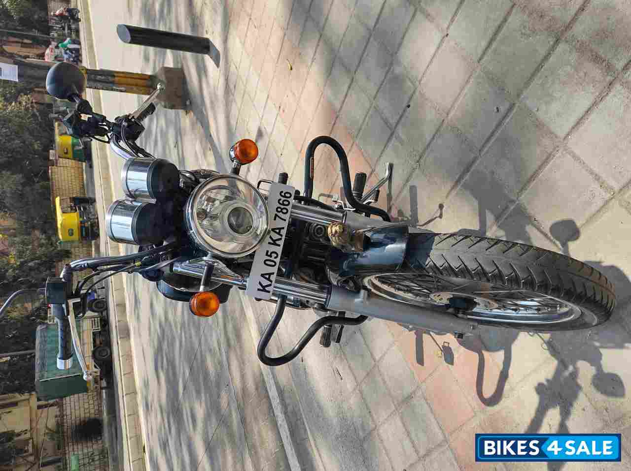 Black Royal Enfield Thunderbird 350 Black Royal Enfield Thunderbird 350