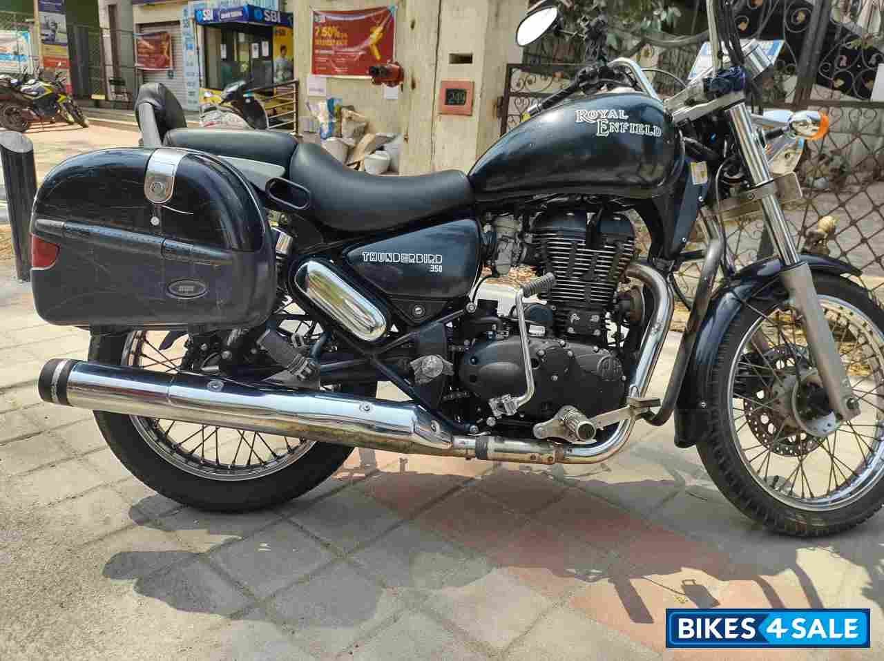 Black Royal Enfield Thunderbird 350 Black Royal Enfield Thunderbird 350