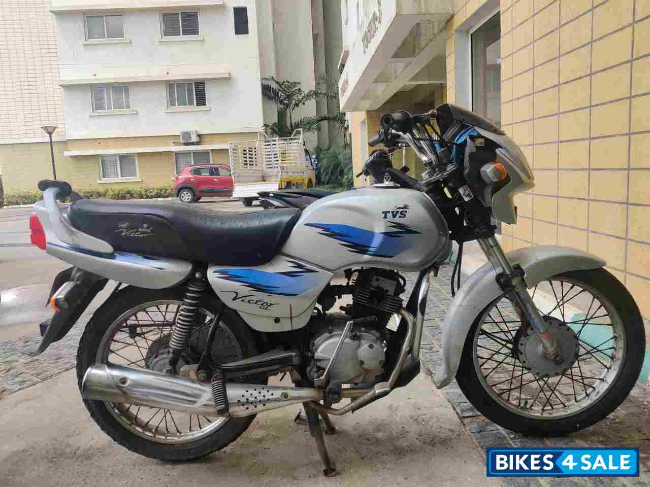 Silver TVS Victor