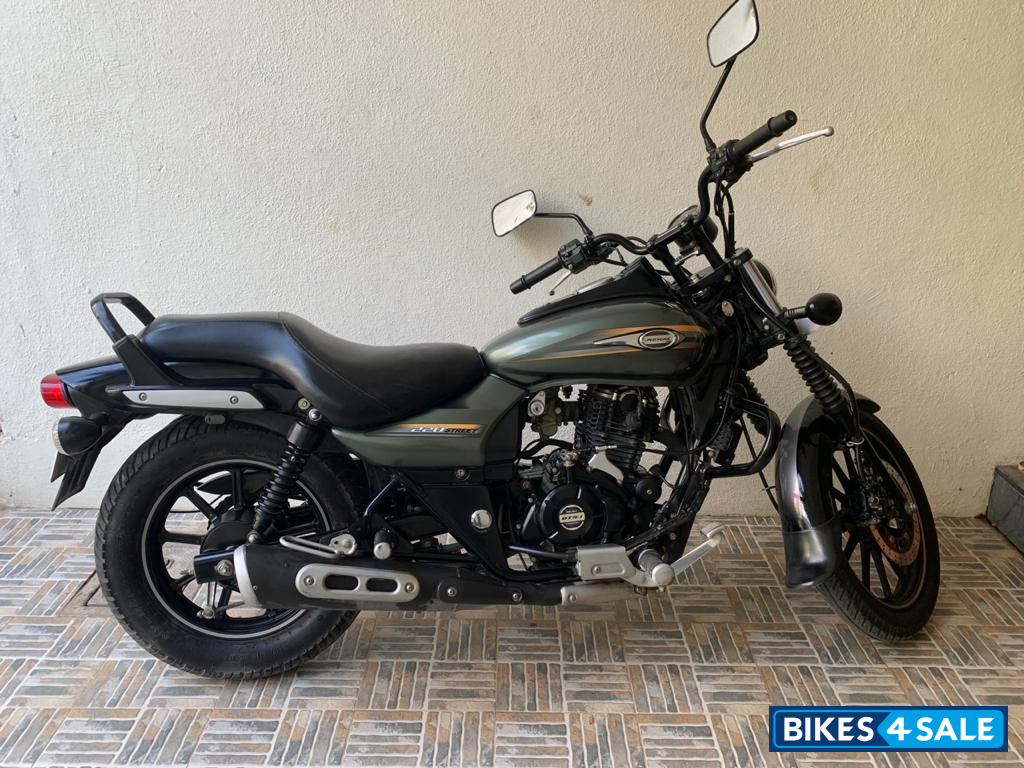 Bajaj Avenger 220 DTS-i