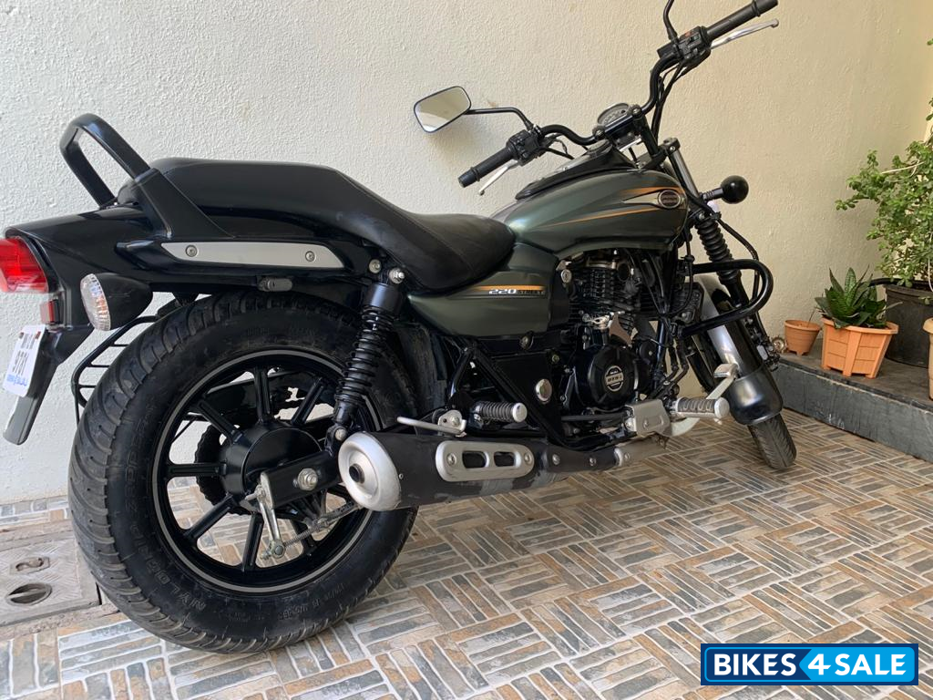 Bajaj Avenger 220 DTS-i