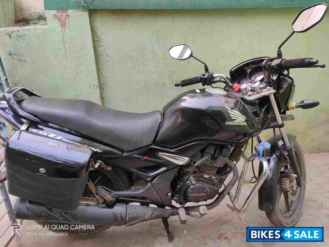 Black Honda CB Unicorn