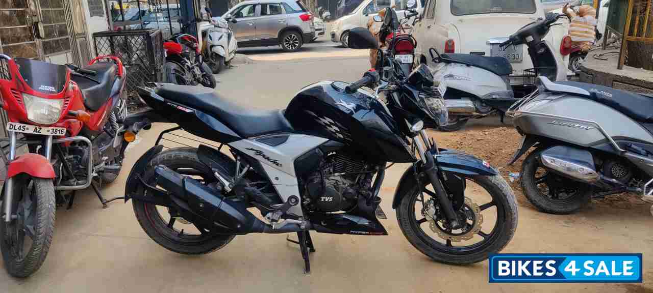 Black White TVS Apache RTR 160 4V