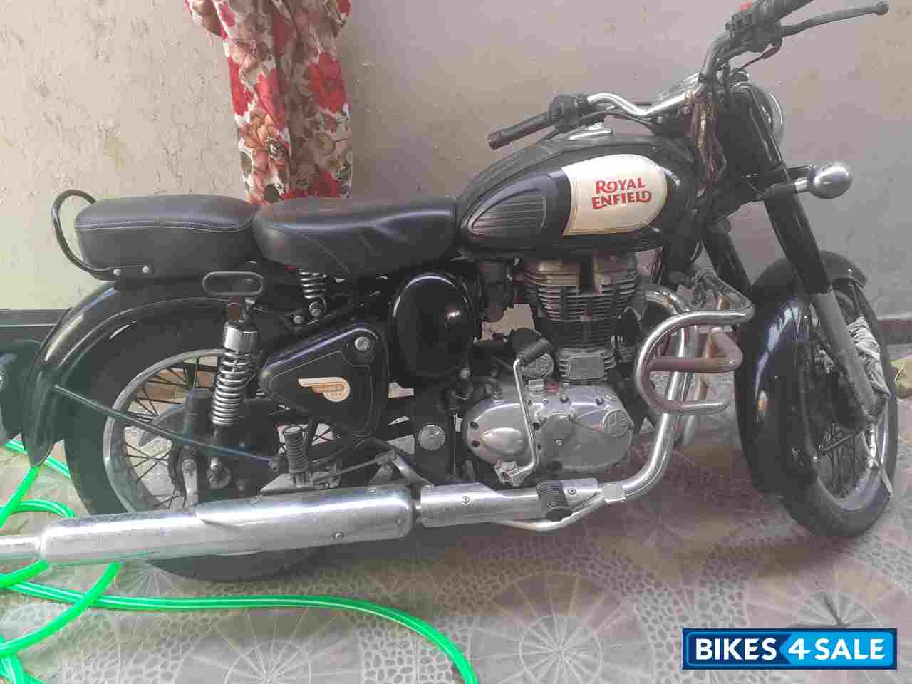 Black Royal Enfield Classic 350