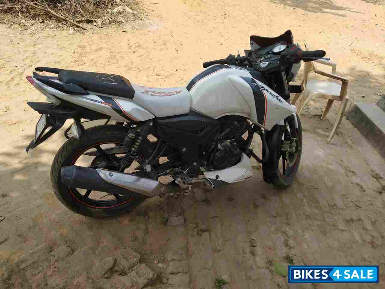 White . TVS Apache RTR 160