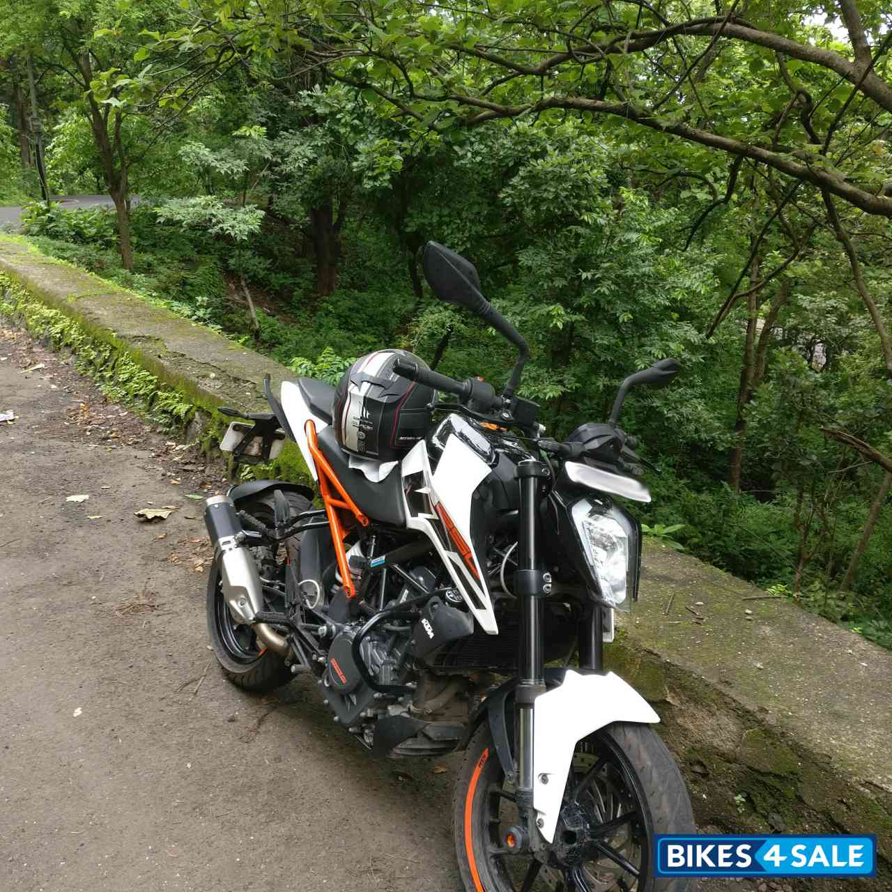 White KTM Duke 250