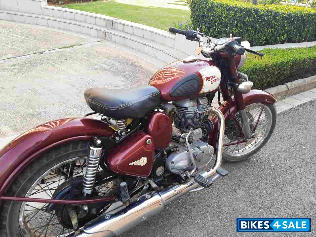 Maroon Royal Enfield Classic 350 Maroon Royal Enfield Classic 350