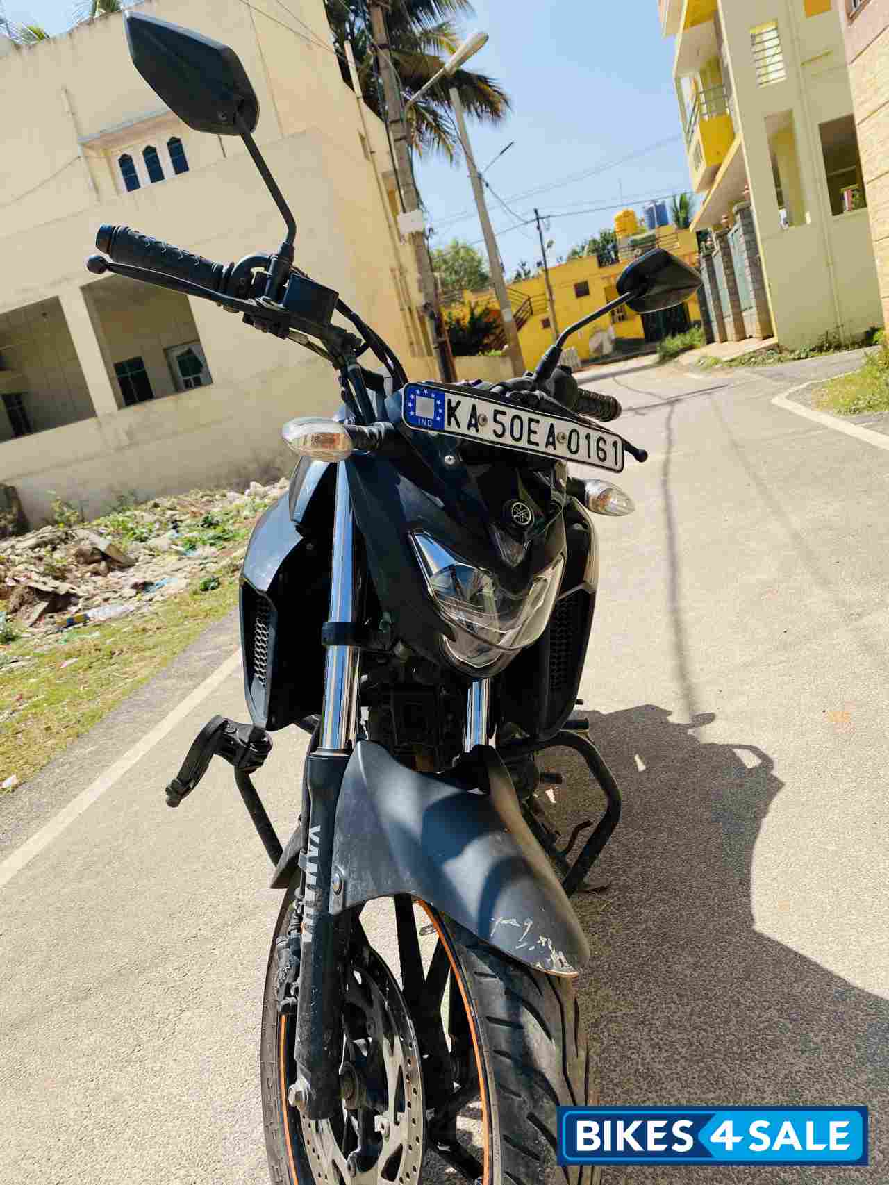 Black Yamaha FZ25