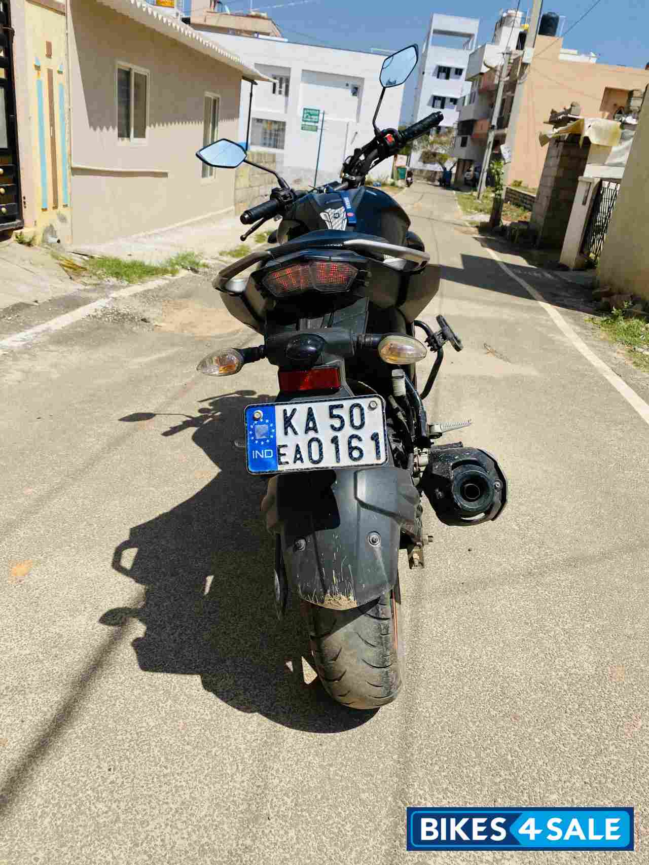 Black Yamaha FZ25