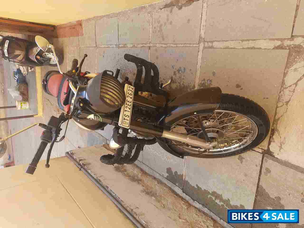 Black Royal Enfield Classic 350 Black Royal Enfield Classic 350