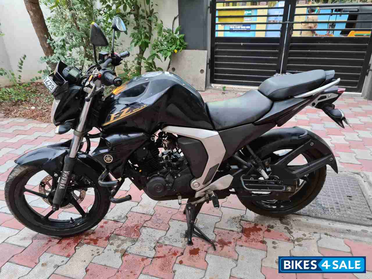 Black Yamaha FZ16