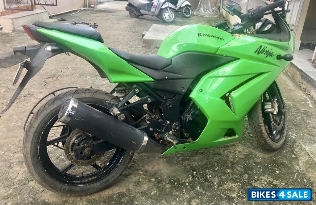 Parrot Green Kawasaki Ninja 250R Parrot Green Kawasaki Ninja 250R