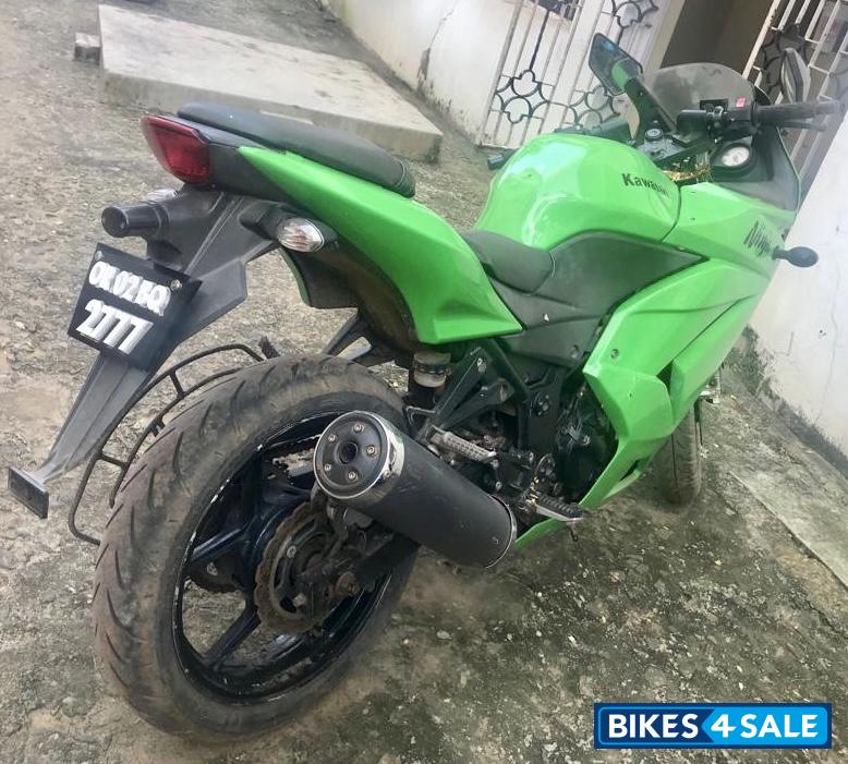 Parrot Green Kawasaki Ninja 250R Parrot Green Kawasaki Ninja 250R