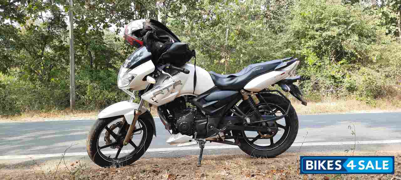 Pearl White TVS Apache RTR 180
