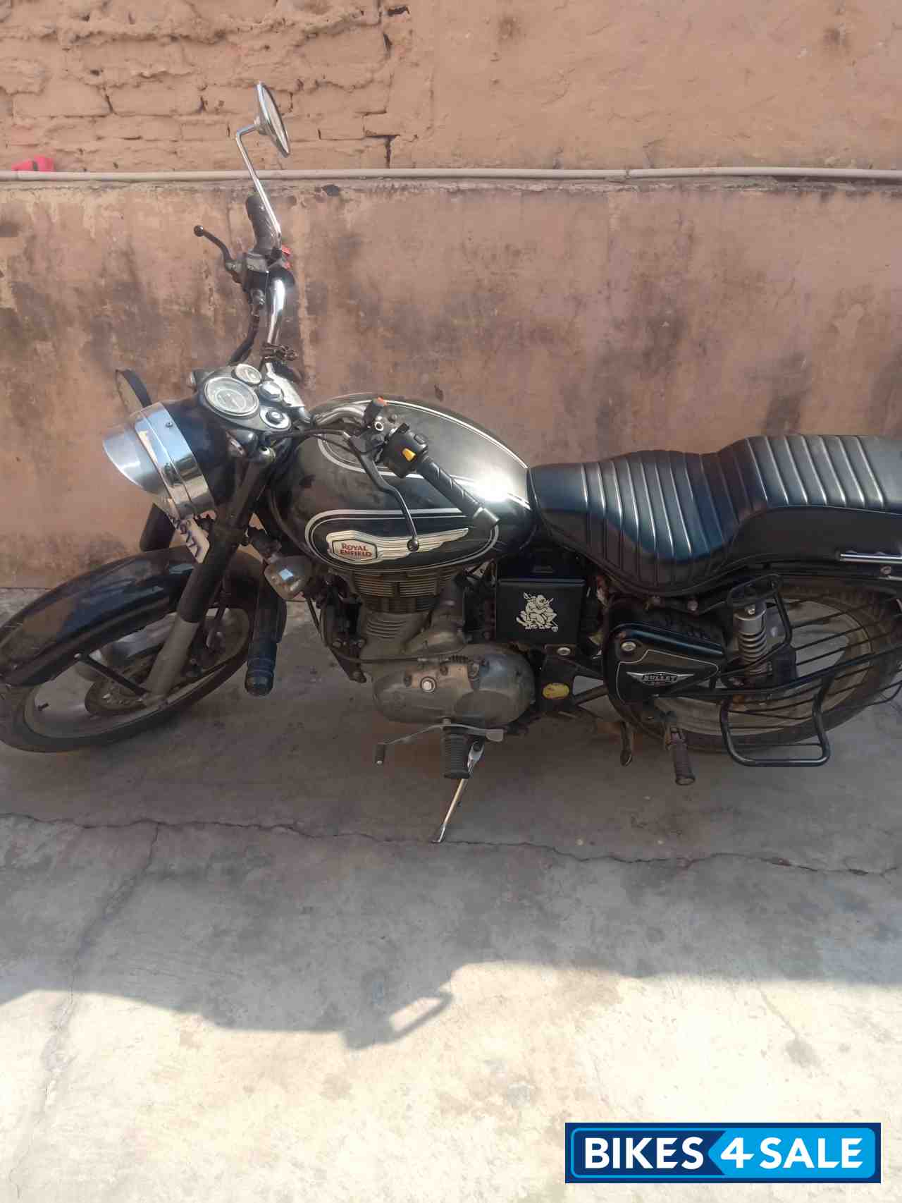 Black Royal Enfield Bullet Standard 500