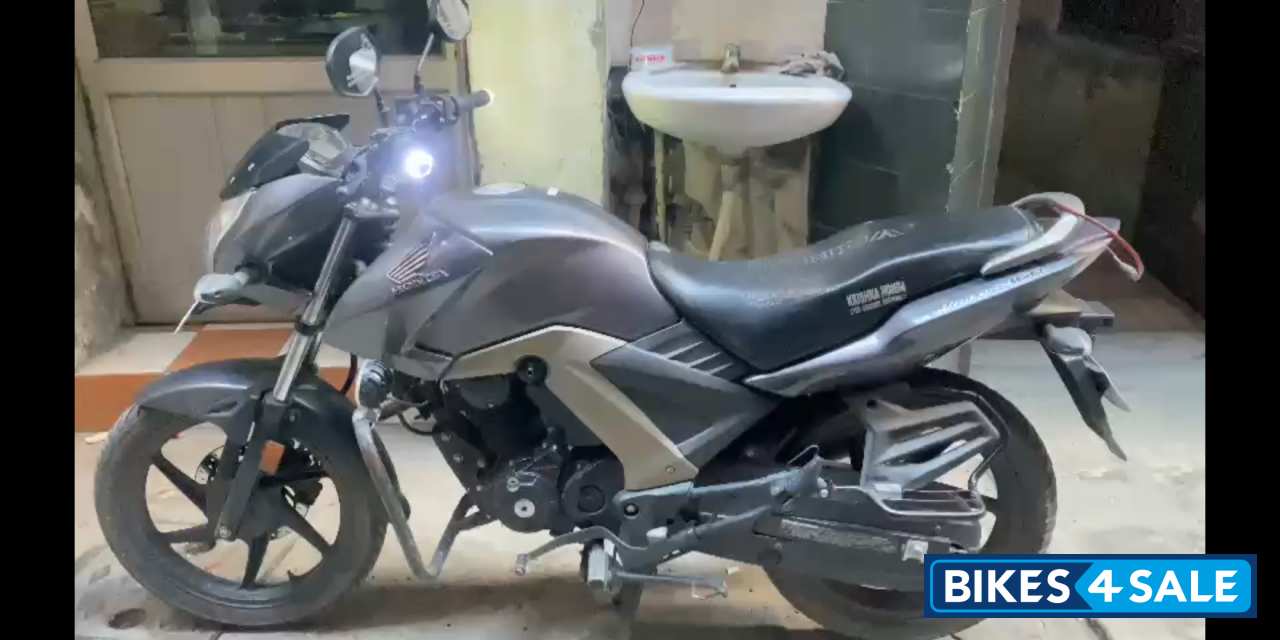 Grey Honda CB Unicorn 160