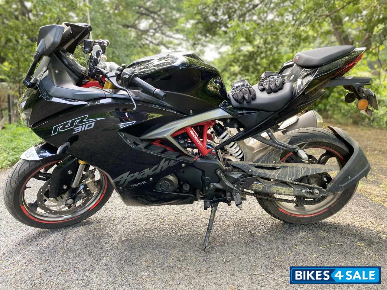 Phantom Black TVS Apache RR 310