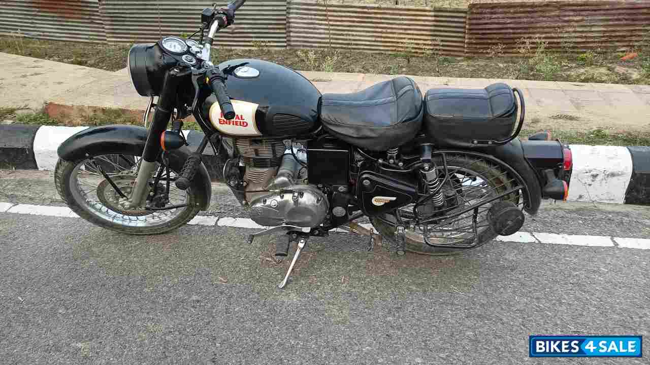 Black Royal Enfield Classic 350