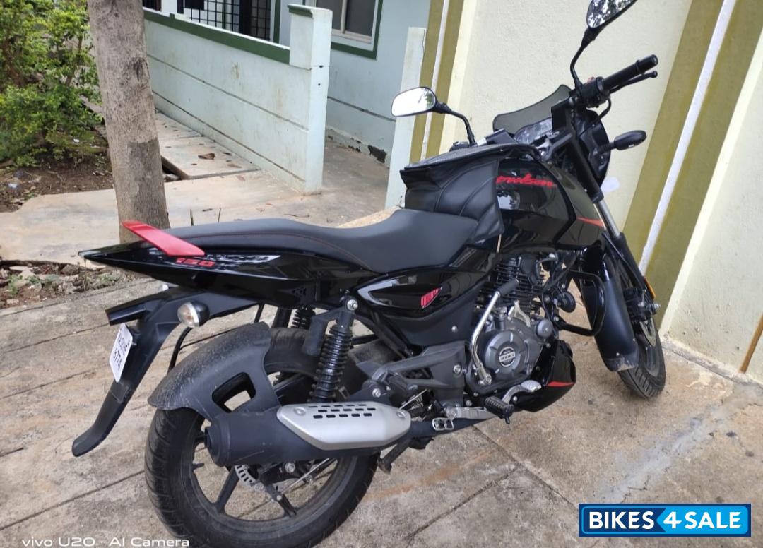 Bajaj Pulsar 150 Neon