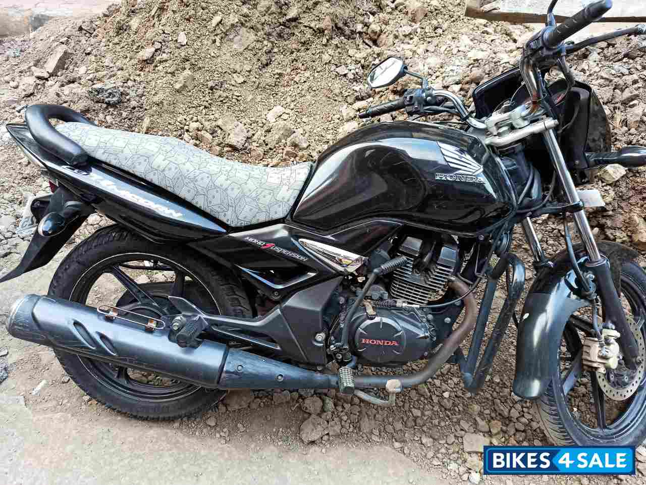 Black Honda CB Unicorn